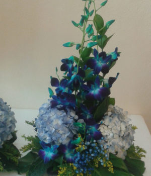 blue-dendro-and-hydrangea-centerpiece-sm